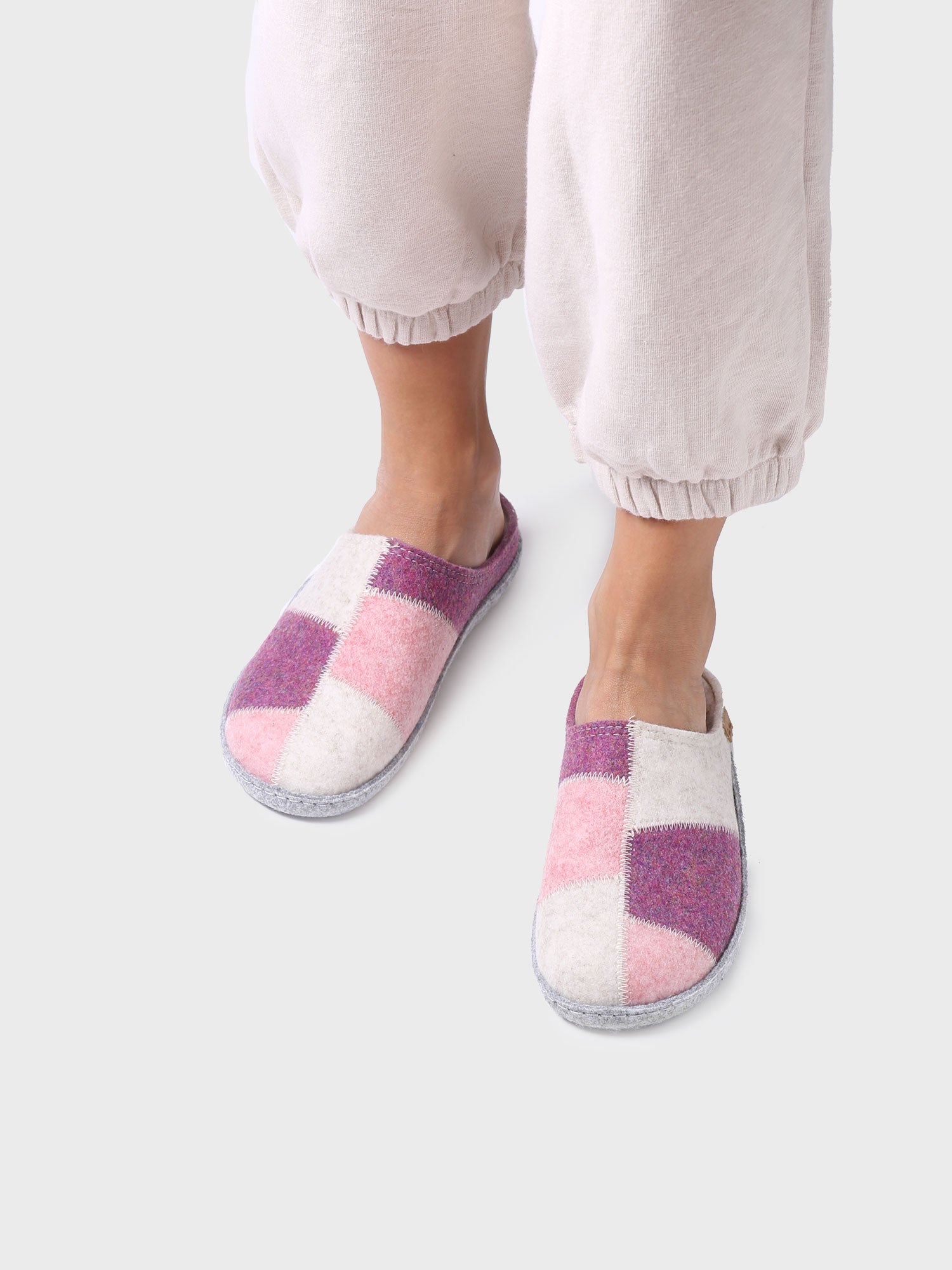 حذاء منزلي نسائي وردي ميدي جي بي