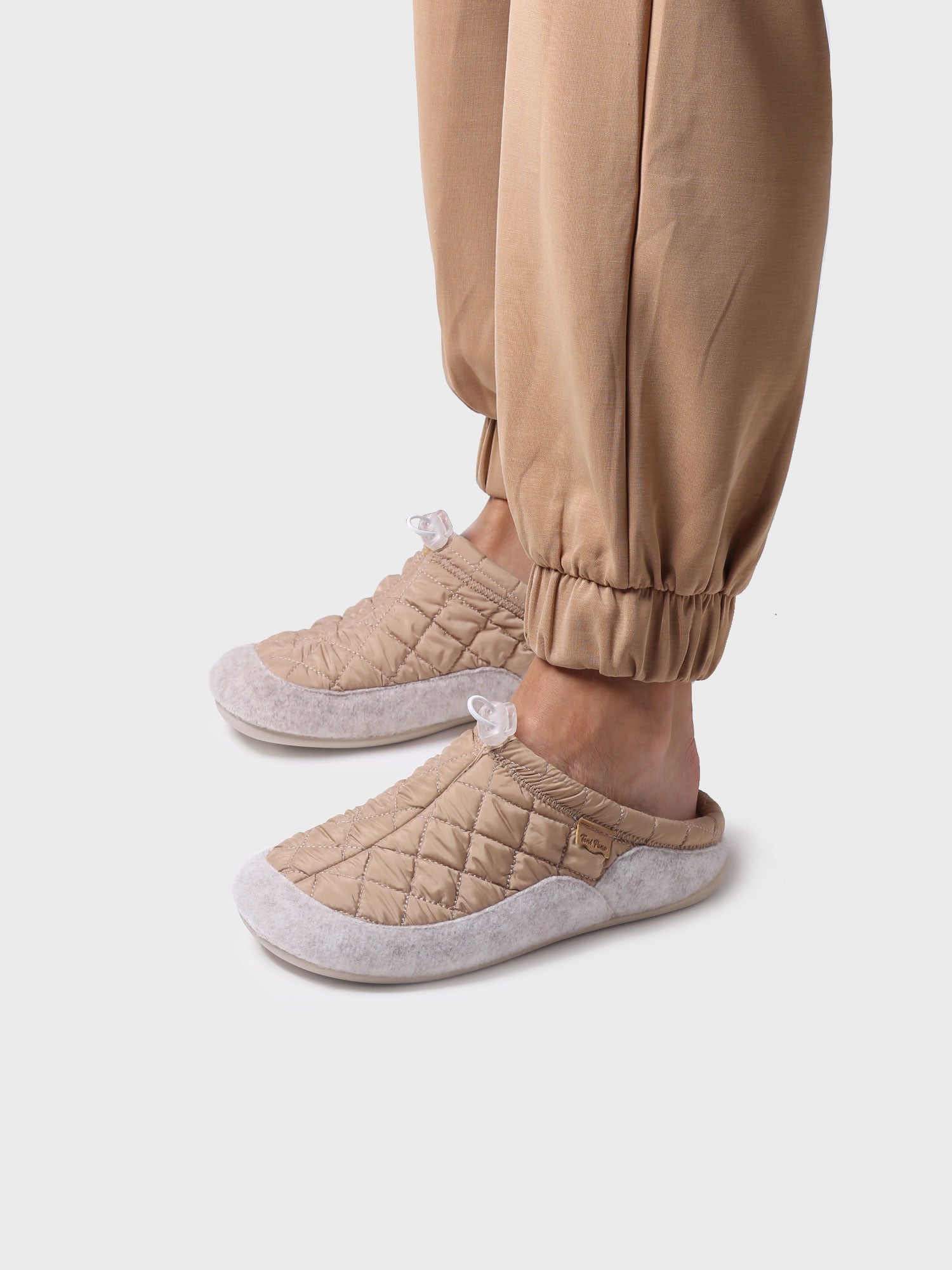 حذاء منزلي نسائي ذهبي  ميل يو إم