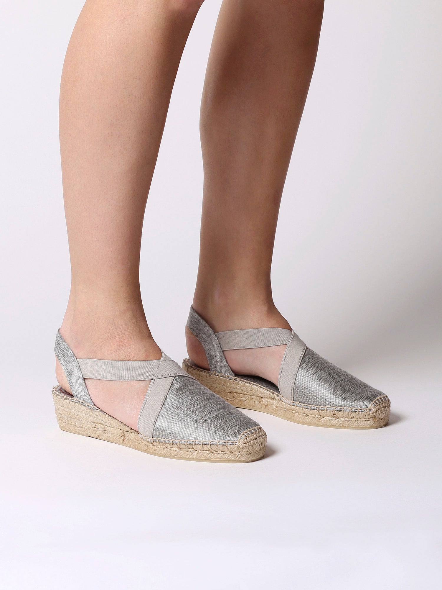 حذاء اسبادريل نسائي فضي فيك